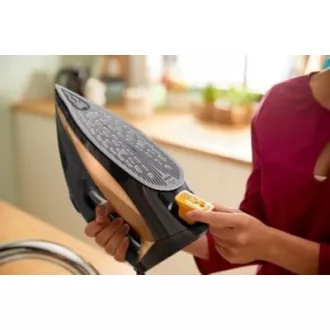 Philips DST7040/80 Dampfbügeleisen, 2800 W, automatische Abschaltung, Selbstreinigung, Berieselung, gold/schwarz Philips DST7040/80 Dampfbügeleisen, 2800 W, automatische Abschaltung, Selbstreinigung, Berieselung, gold/schwarz