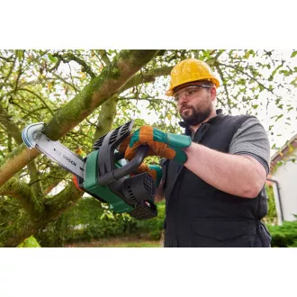 BOSCH UniversalChain 18, Akku-Kettensäge, 18 V, 20 cm Schiene, Schnittgeschwindigkeit 4,5 m/s