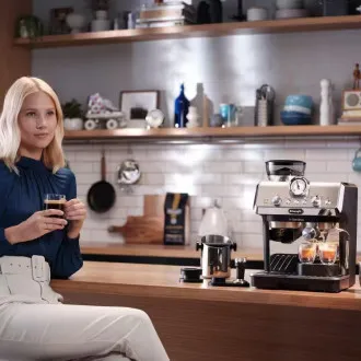 DeLonghi La Specialista Arte Hebel-Kaffeemaschine, 1400 W, integriertes Mahlwerk, MyLatte Dampfdüse DeLonghi La Specialista Arte Hebel-Kaffeemaschine, 1400 W, integriertes Mahlwerk, MyLatte Dampfdüse