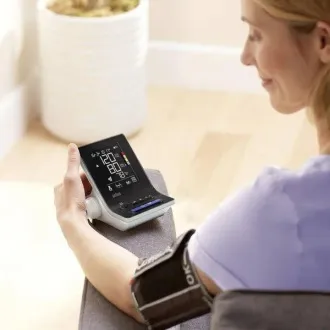 Braun ExactFit 3 Armdruckmessgerät, großes und übersichtliches Display, zwei Manschetten Braun ExactFit 3 Armdruckmessgerät, großes und übersichtliches Display, zwei Manschetten