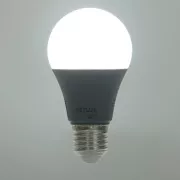 RSH 102 A 60 E27 Glühlampe. 9W RGB CCT RETLUX