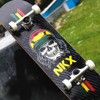 Skateboard NKX Rasta-Schädel
