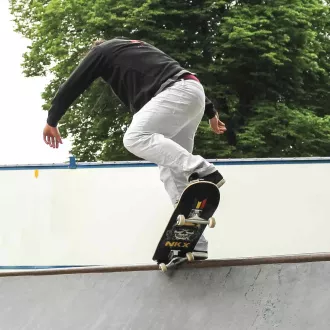 Skateboard NKX Rasta-Schädel