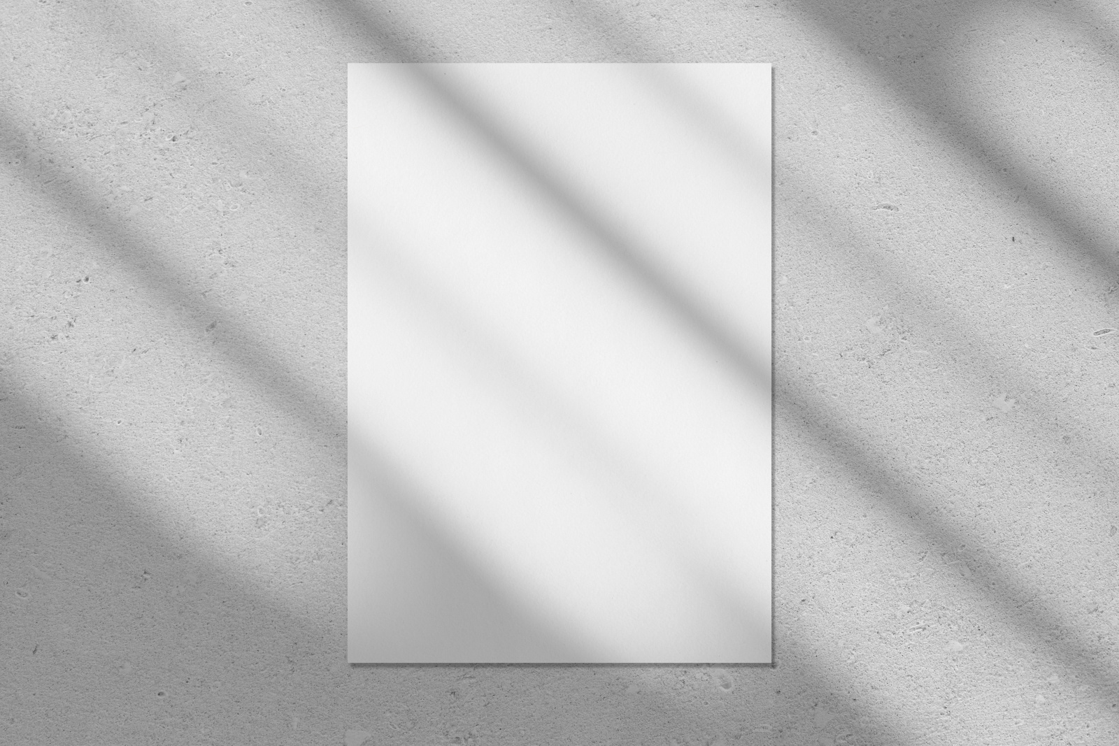 Xeroxpapier auf grauem Untergrund